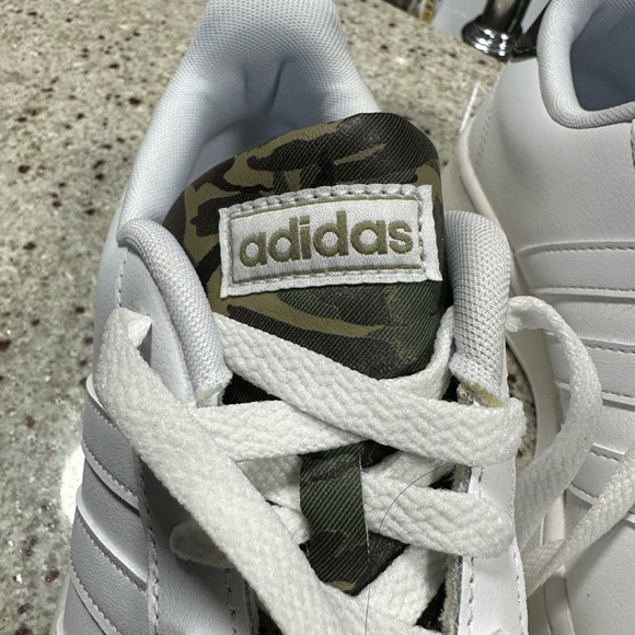 Adidas white running shoes size 9 - Picture 3 of 5